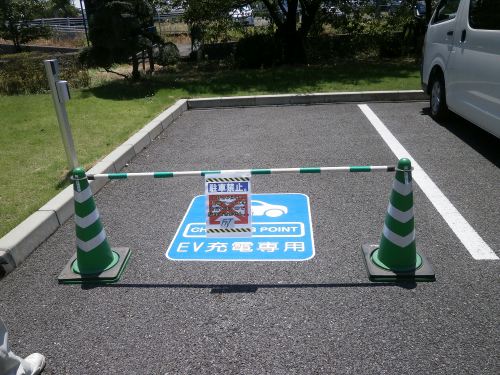 路面シート看板施工事例写真 岐阜県 運転者からの視点でも視認性バッチリ