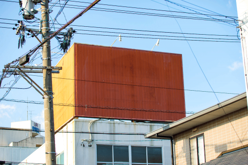 看板撤去・処分事例写真 愛知県 使用していない広告塔看板、1F部分のテントの撤去ご依頼でした