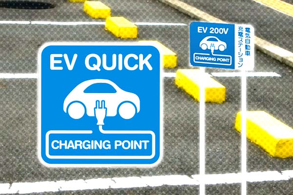 EV充電スポット路面シート標識