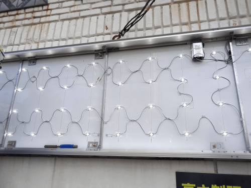 壁面・照明看板施工事例写真 愛知県 LEDモジュールもレンズ型を使用するため数量を少なくすることができ以前とはかなり安価な価格となっています